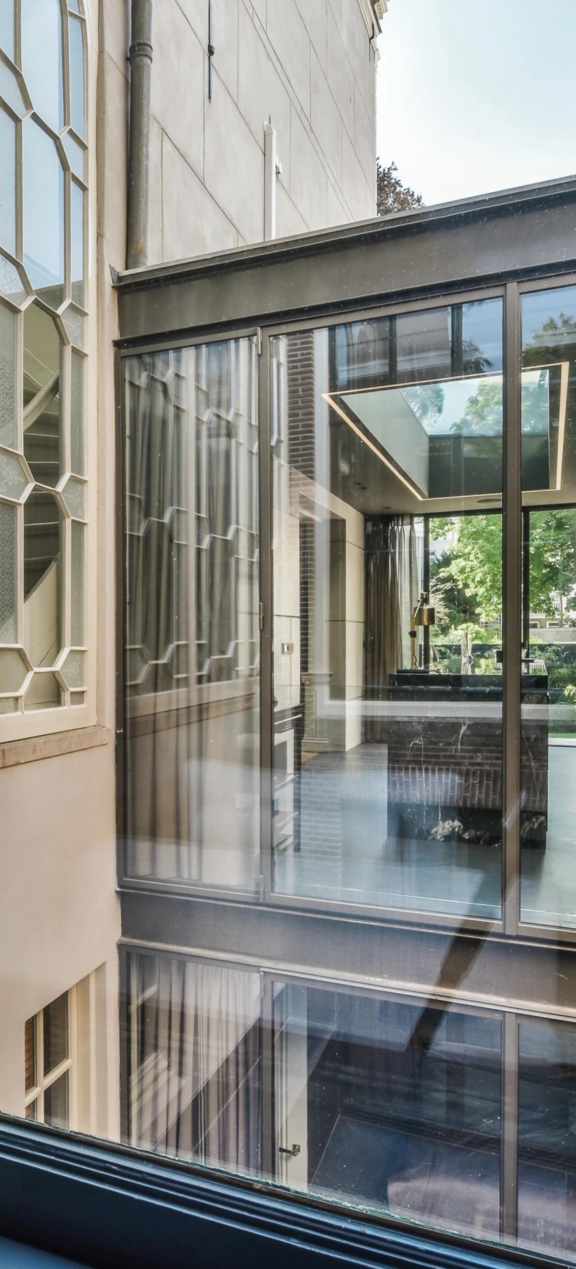 Expat real estate agent Amsterdam personal viewings